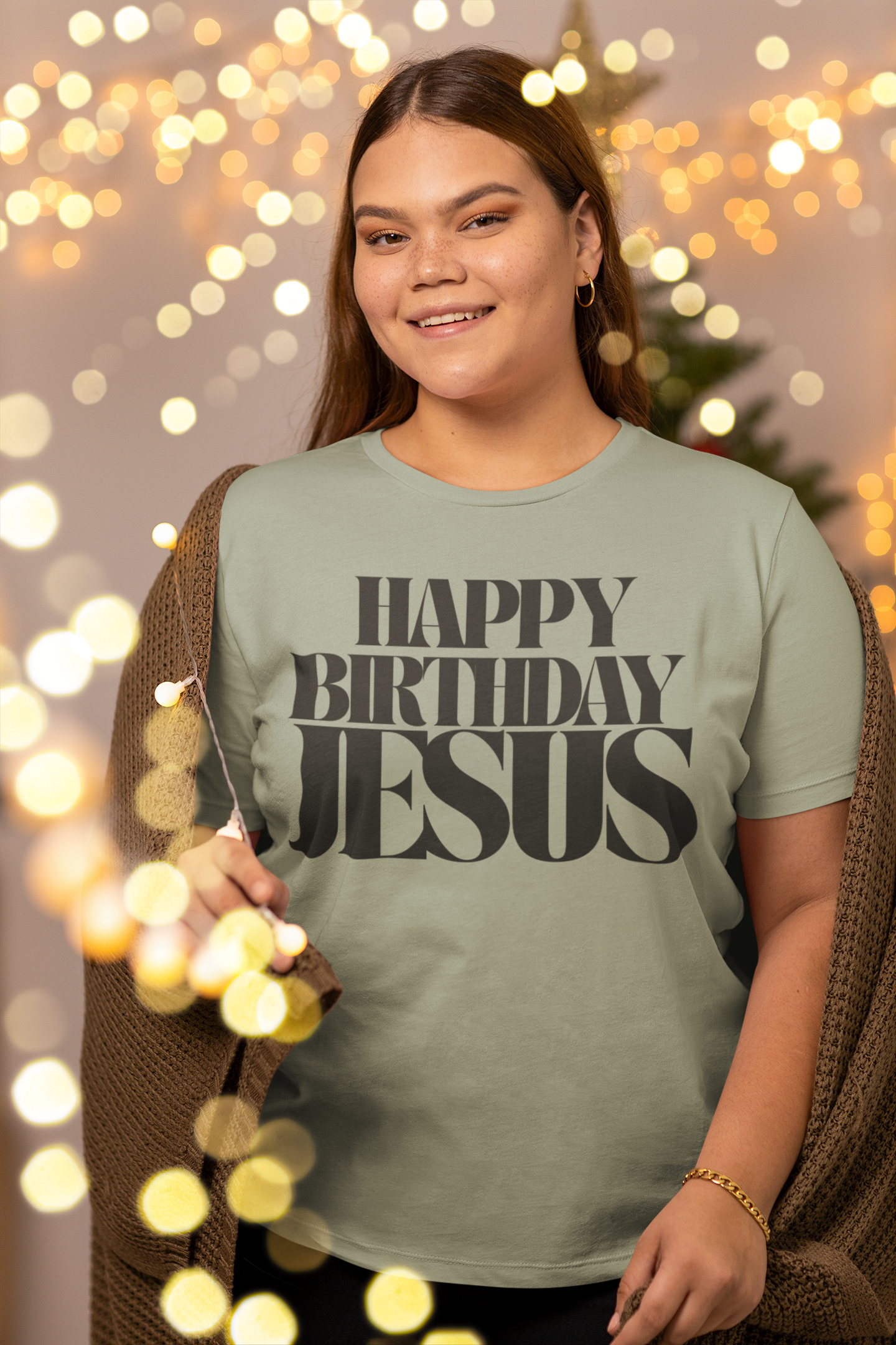 Home bella canvas t shirt mockup of a woman posing with christmas lights m30414 (3)